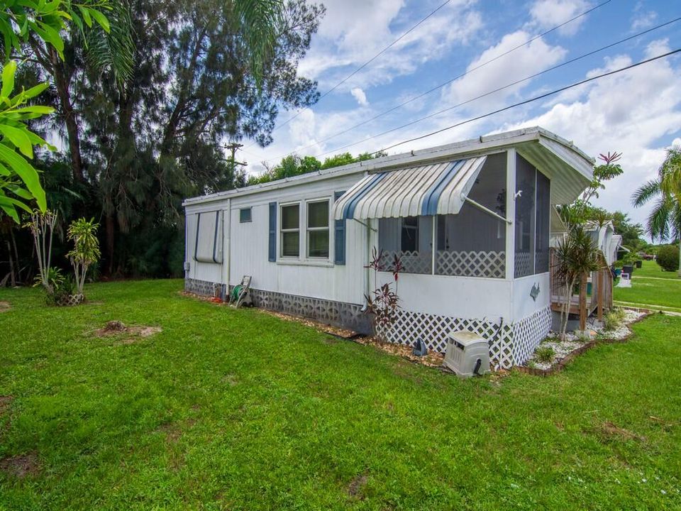 For Sale: $80,000 (2 beds, 2 baths, 984 Square Feet)