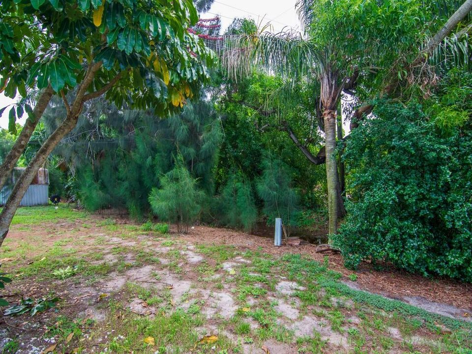 For Sale: $80,000 (2 beds, 2 baths, 984 Square Feet)