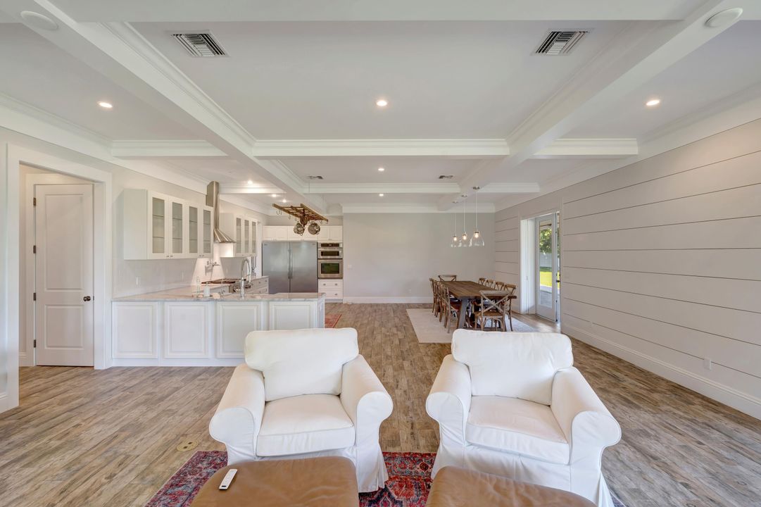 For Sale: $2,095,000 (4 beds, 3 baths, 4290 Square Feet)