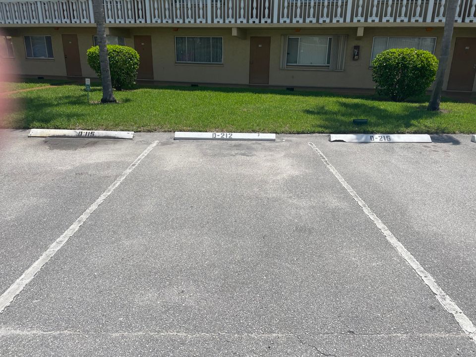 Active With Contract: $145,900 (2 beds, 1 baths, 825 Square Feet)