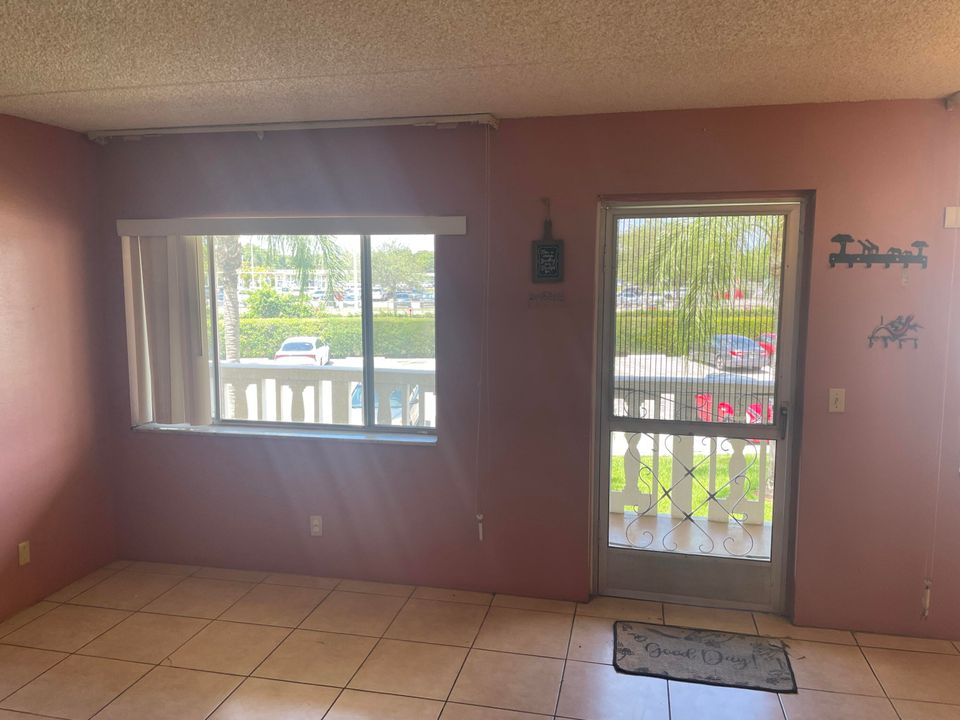 Active With Contract: $145,900 (2 beds, 1 baths, 825 Square Feet)