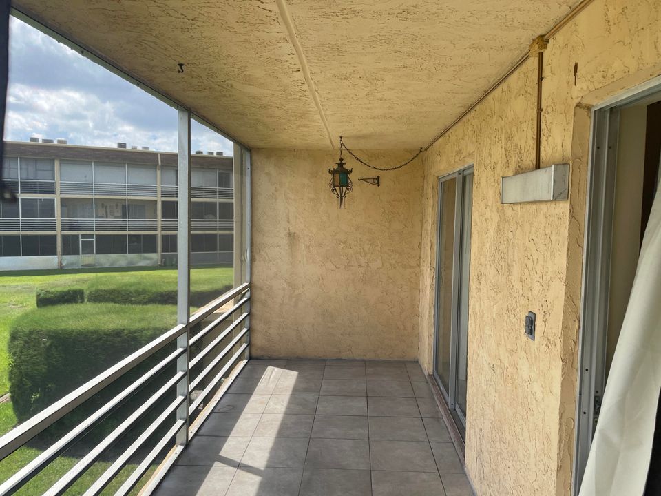 Active With Contract: $145,900 (2 beds, 1 baths, 825 Square Feet)