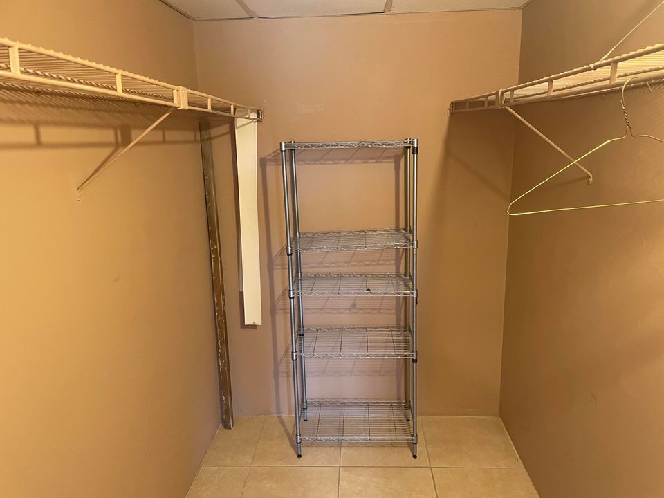 Active With Contract: $145,900 (2 beds, 1 baths, 825 Square Feet)