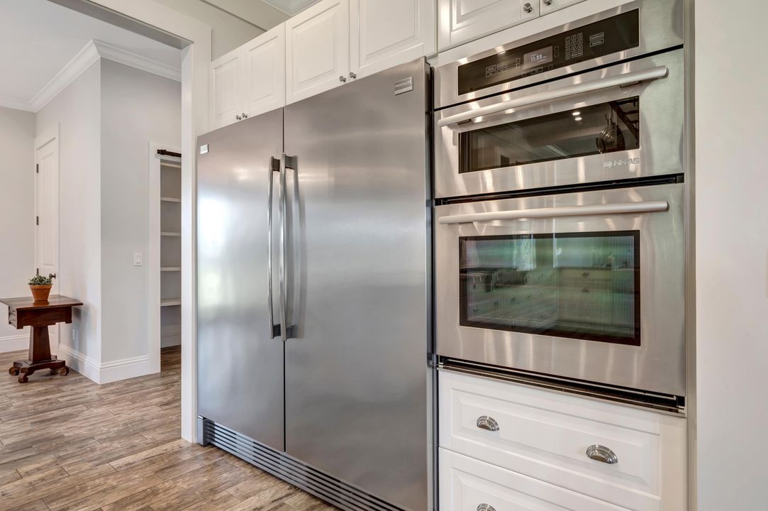 For Sale: $2,095,000 (4 beds, 3 baths, 4290 Square Feet)