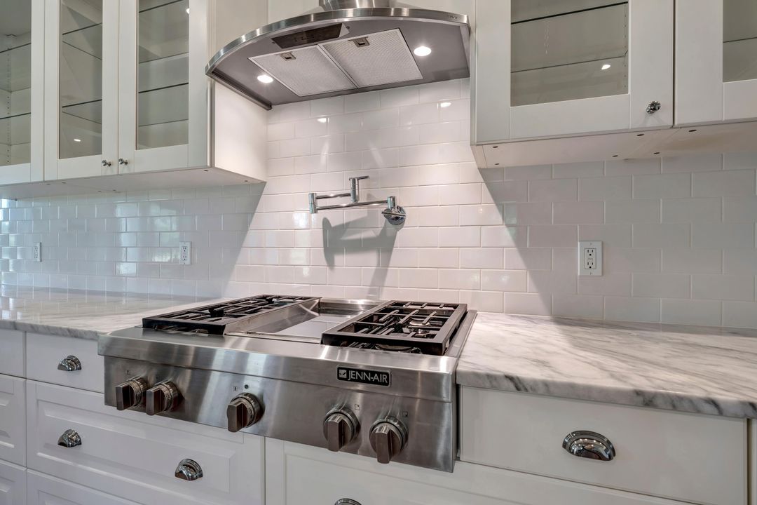 For Sale: $2,095,000 (4 beds, 3 baths, 4290 Square Feet)