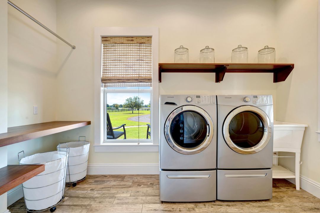 For Sale: $2,095,000 (4 beds, 3 baths, 4290 Square Feet)