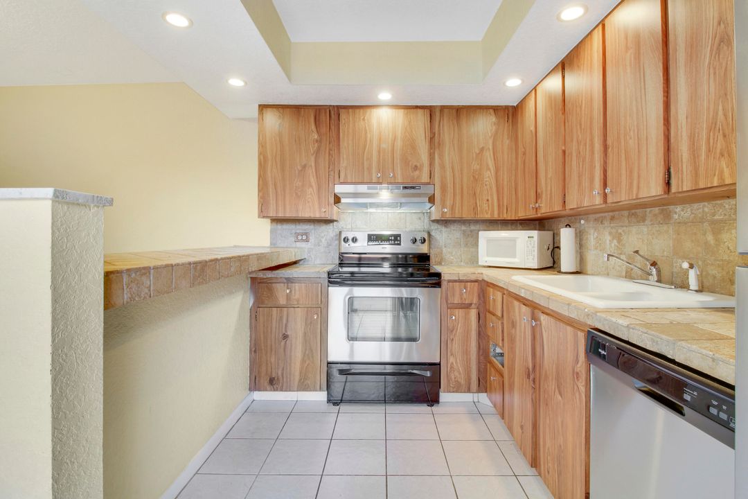 待售: $335,000 (2 贝兹, 2 浴室, 1325 平方英尺)