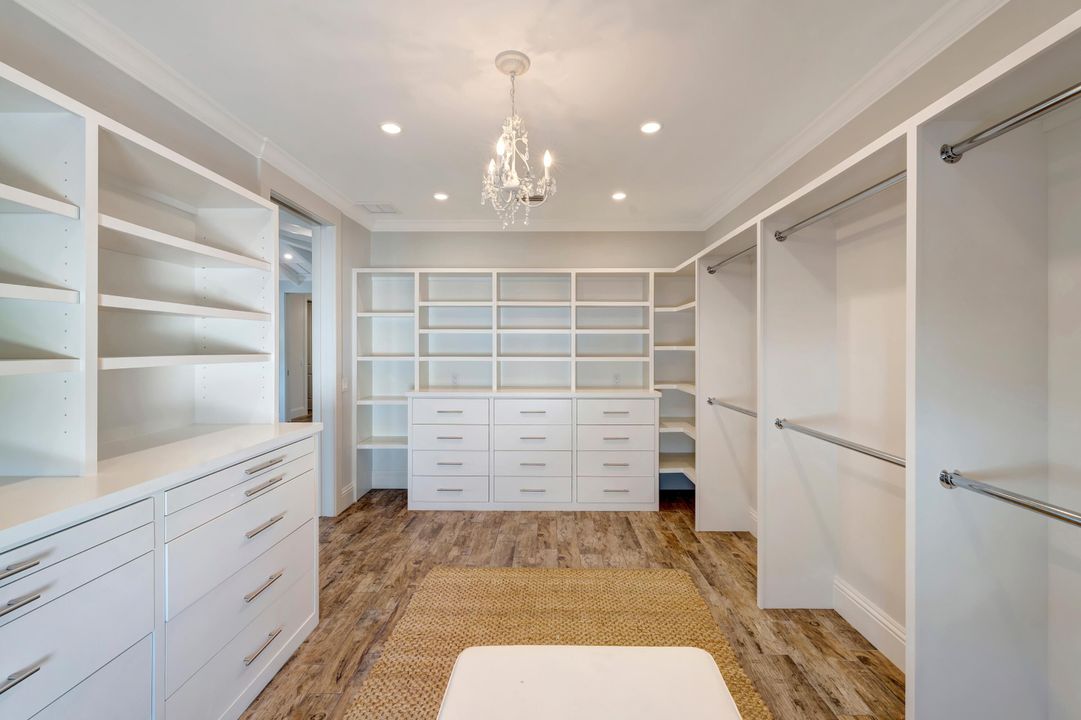 For Sale: $2,095,000 (4 beds, 3 baths, 4290 Square Feet)