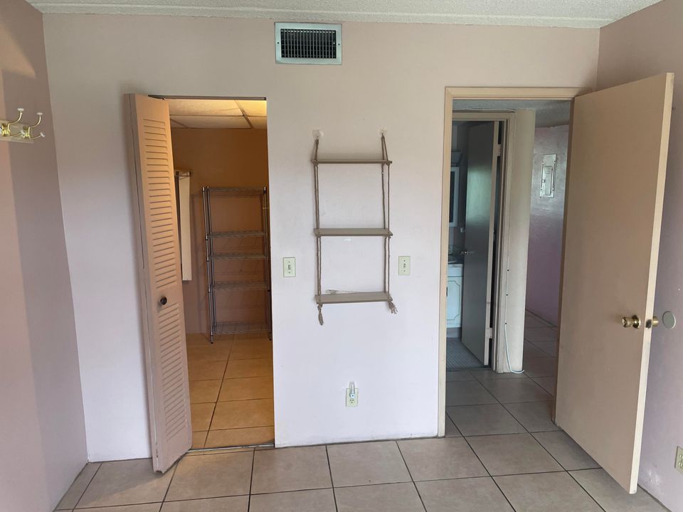 Active With Contract: $145,900 (2 beds, 1 baths, 825 Square Feet)