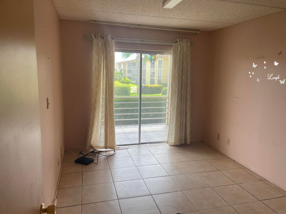 Active With Contract: $145,900 (2 beds, 1 baths, 825 Square Feet)