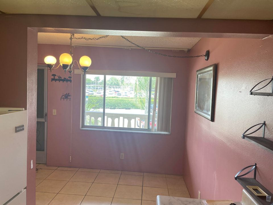 Active With Contract: $145,900 (2 beds, 1 baths, 825 Square Feet)