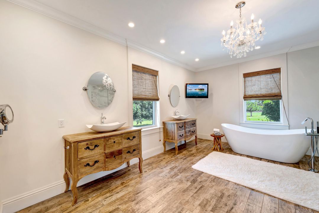 For Sale: $2,095,000 (4 beds, 3 baths, 4290 Square Feet)