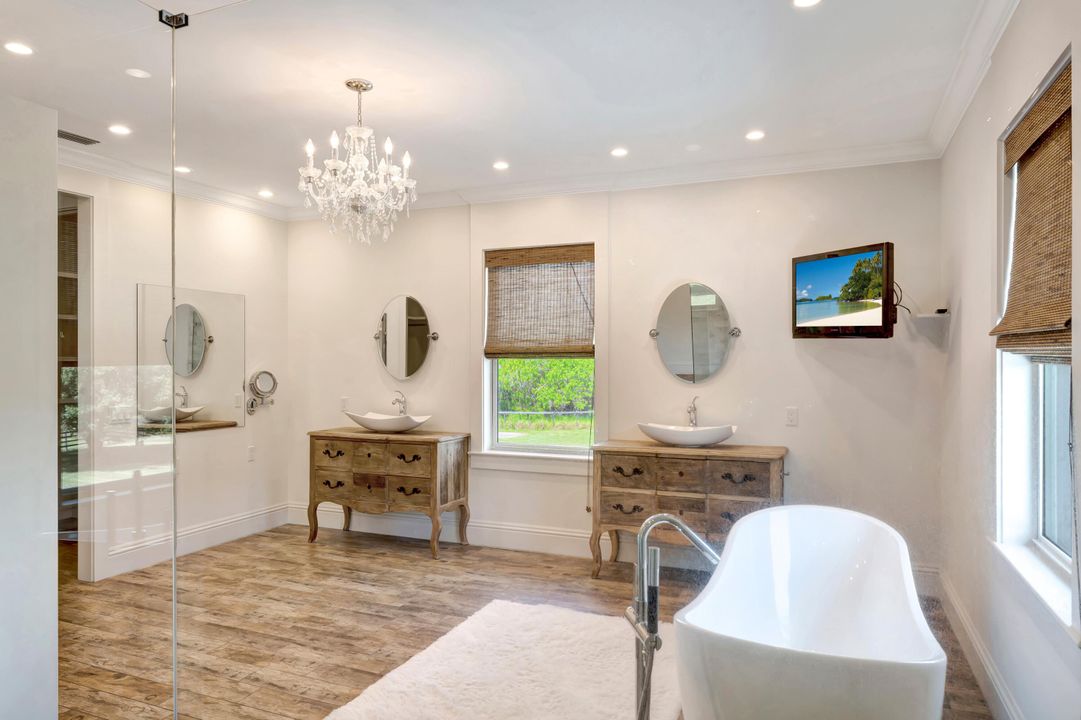 For Sale: $2,095,000 (4 beds, 3 baths, 4290 Square Feet)