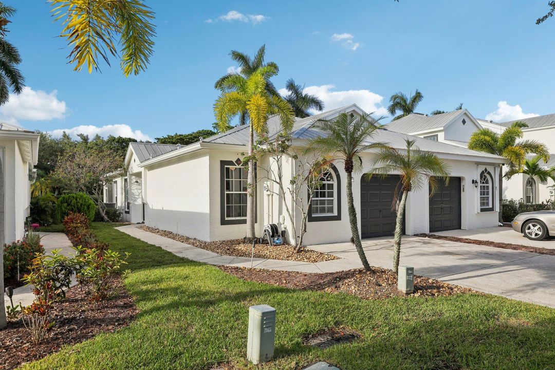 合同活跃: $365,000 (2 贝兹, 2 浴室, 1244 平方英尺)