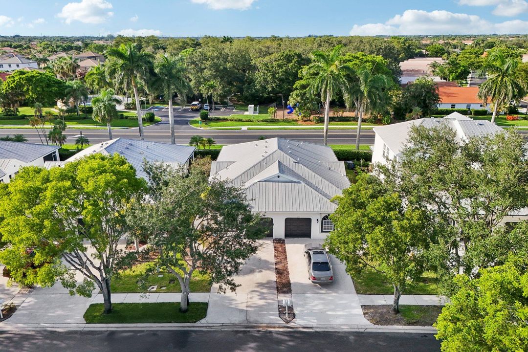 合同活跃: $365,000 (2 贝兹, 2 浴室, 1244 平方英尺)