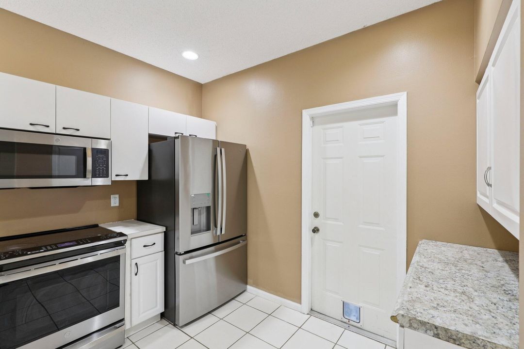 合同活跃: $365,000 (2 贝兹, 2 浴室, 1244 平方英尺)