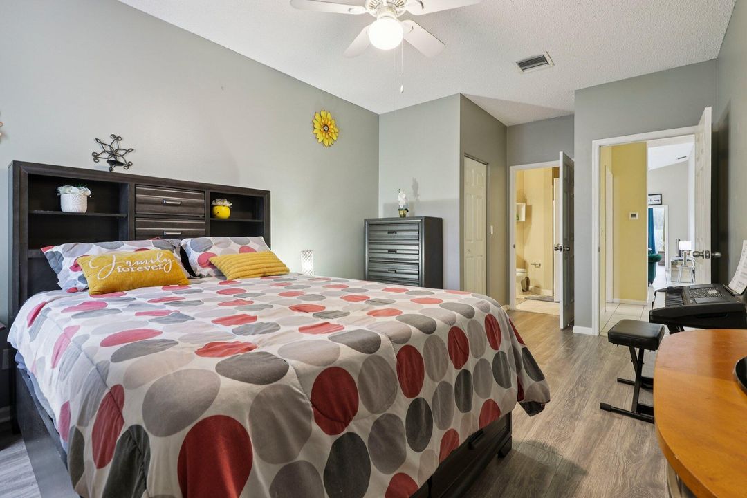 合同活跃: $365,000 (2 贝兹, 2 浴室, 1244 平方英尺)