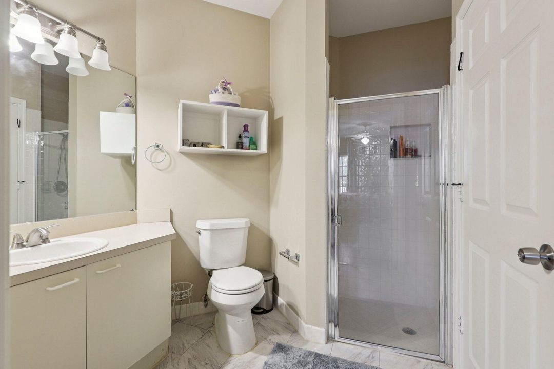 合同活跃: $365,000 (2 贝兹, 2 浴室, 1244 平方英尺)