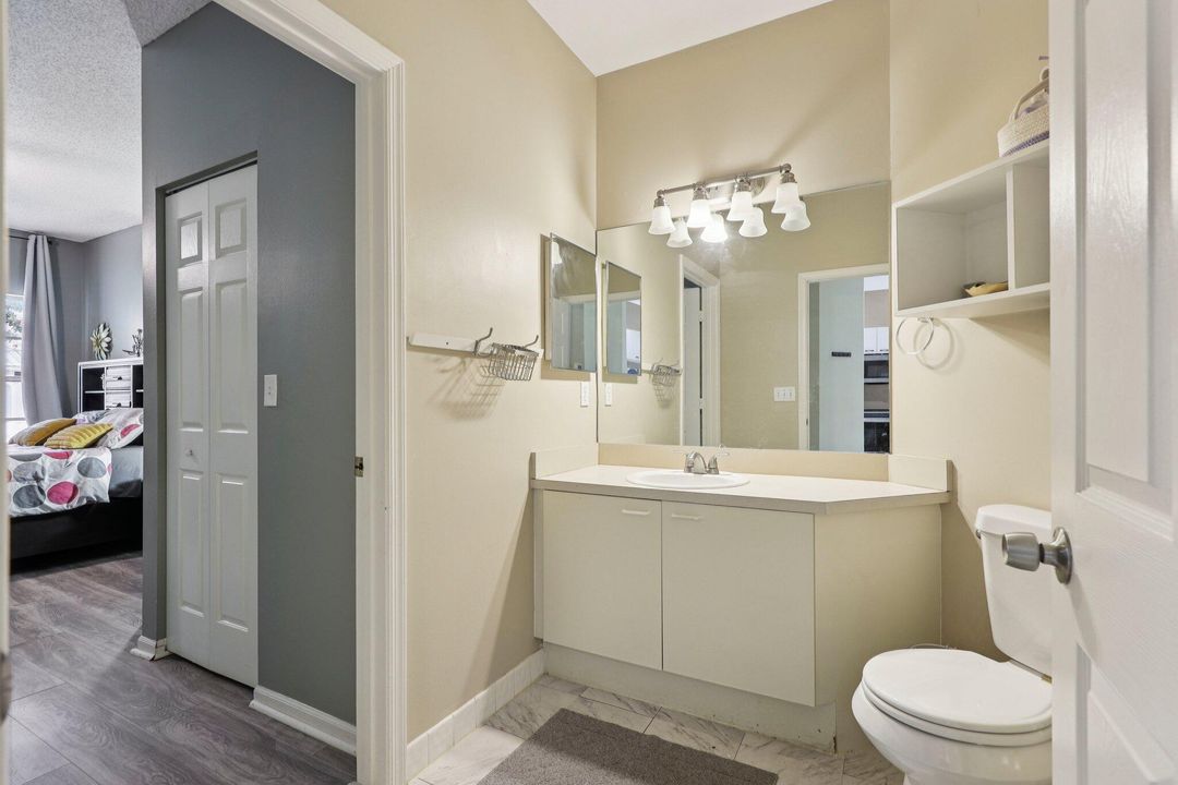 合同活跃: $365,000 (2 贝兹, 2 浴室, 1244 平方英尺)