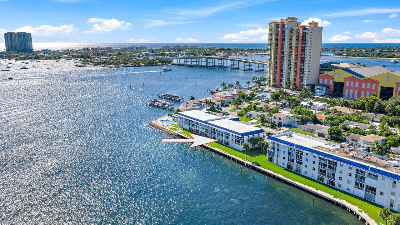 合同活跃: $199,000 (1 贝兹, 1 浴室, 677 平方英尺)