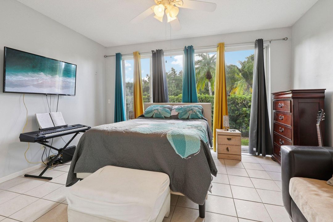 合同活跃: $365,000 (2 贝兹, 2 浴室, 1244 平方英尺)