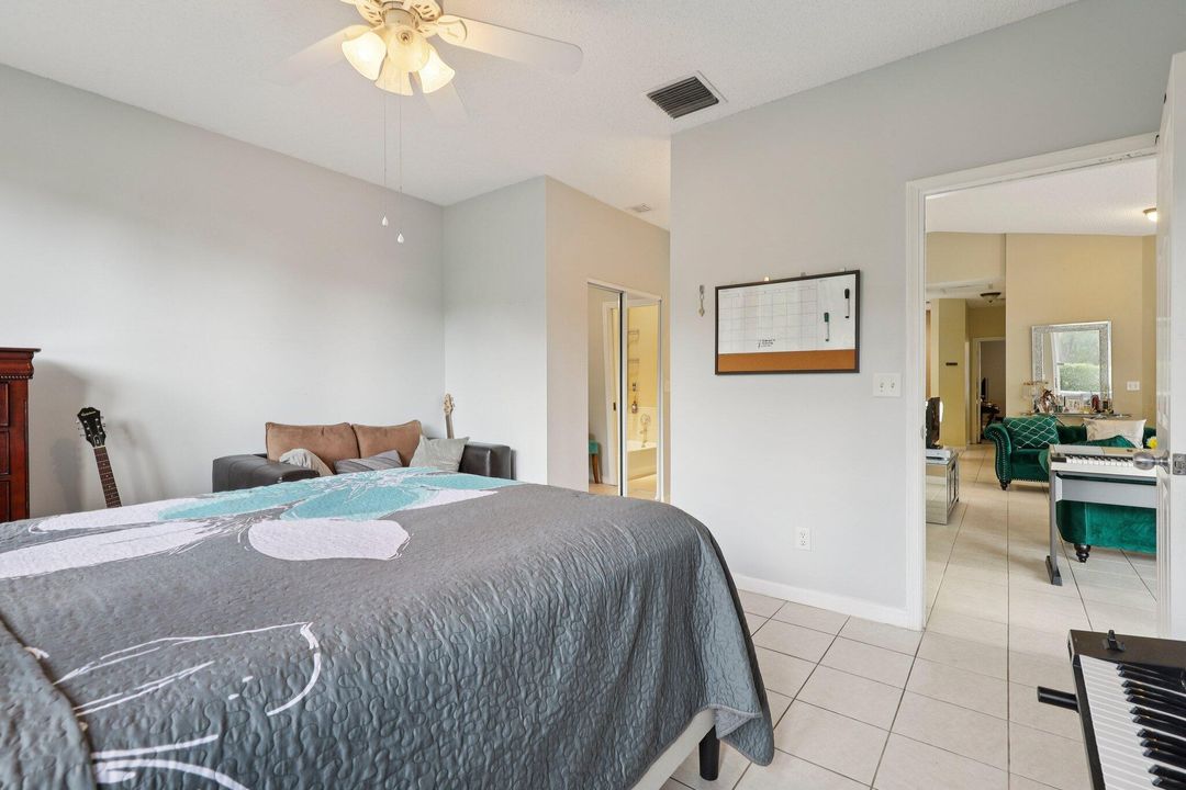 合同活跃: $365,000 (2 贝兹, 2 浴室, 1244 平方英尺)