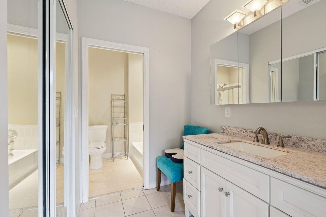 合同活跃: $365,000 (2 贝兹, 2 浴室, 1244 平方英尺)