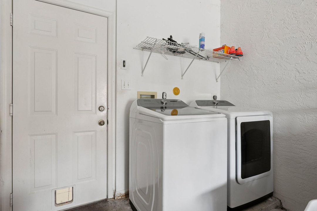 合同活跃: $365,000 (2 贝兹, 2 浴室, 1244 平方英尺)