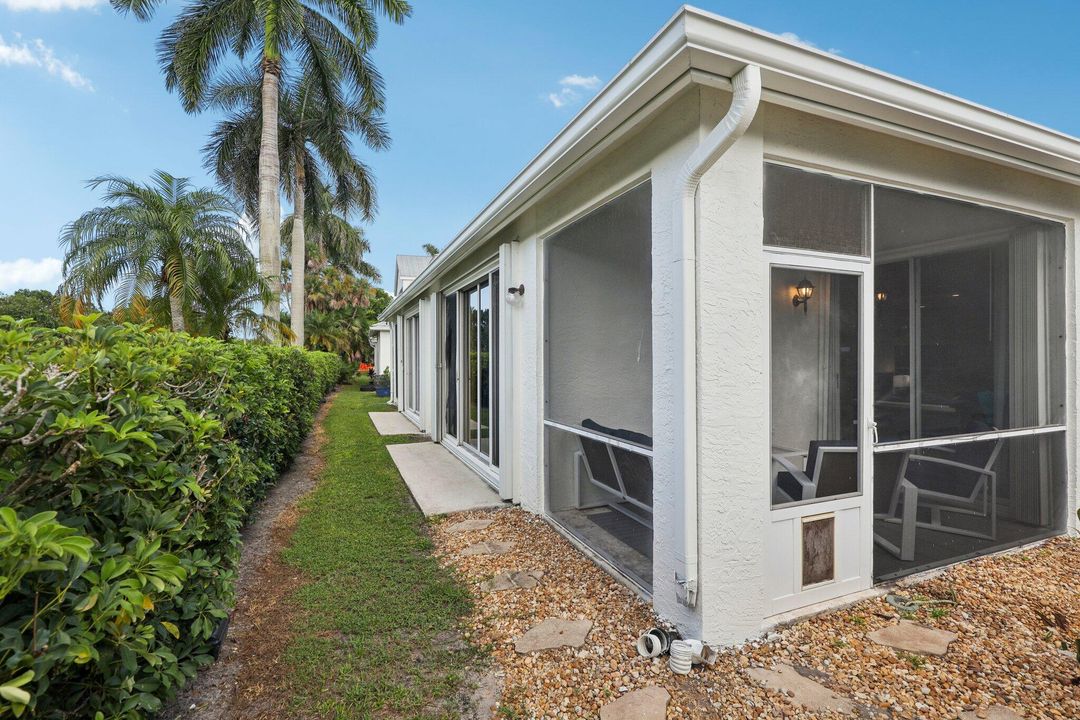 合同活跃: $365,000 (2 贝兹, 2 浴室, 1244 平方英尺)