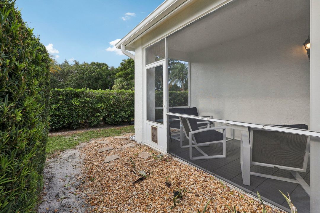 合同活跃: $365,000 (2 贝兹, 2 浴室, 1244 平方英尺)