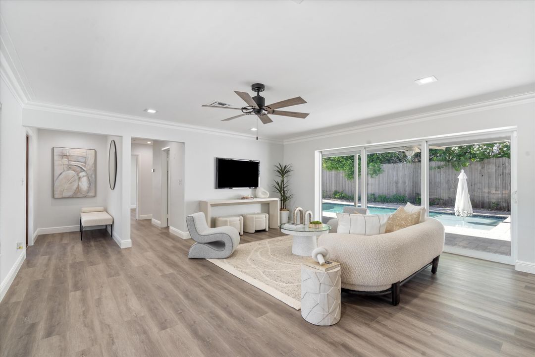 合同活跃: $975,000 (3 贝兹, 2 浴室, 1908 平方英尺)