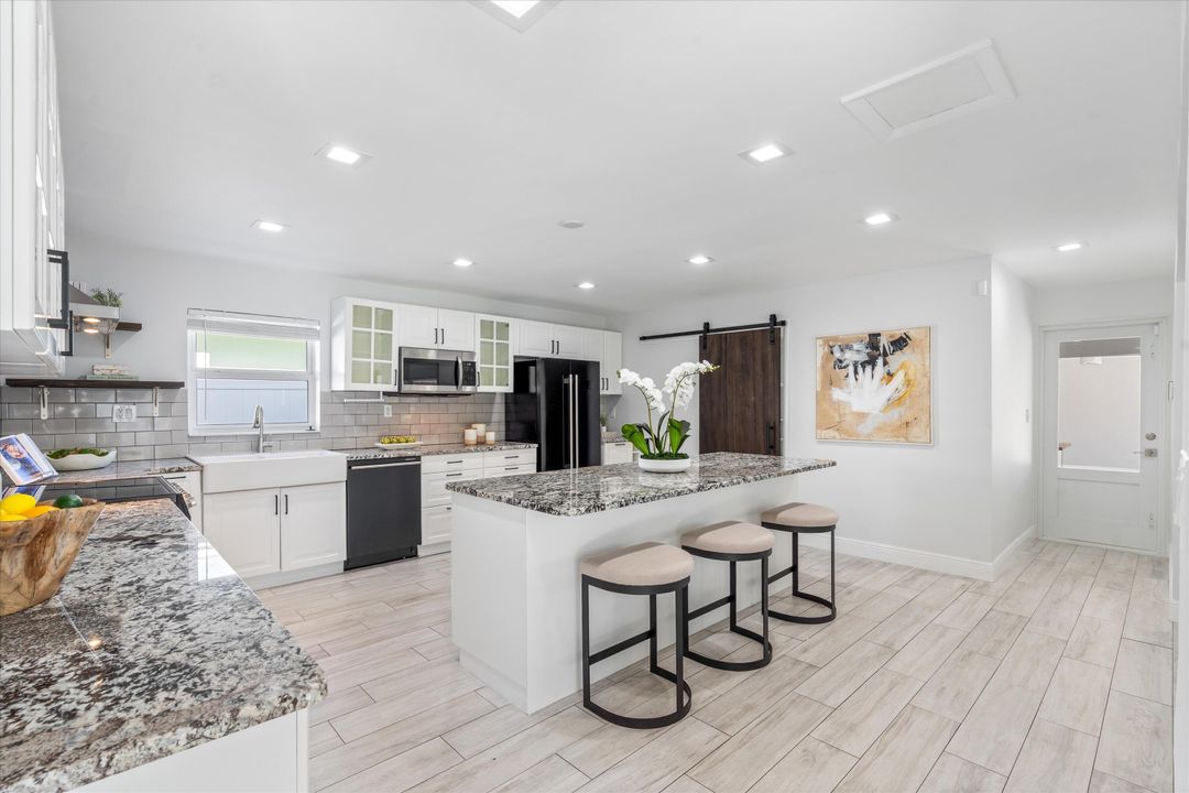 合同活跃: $975,000 (3 贝兹, 2 浴室, 1908 平方英尺)