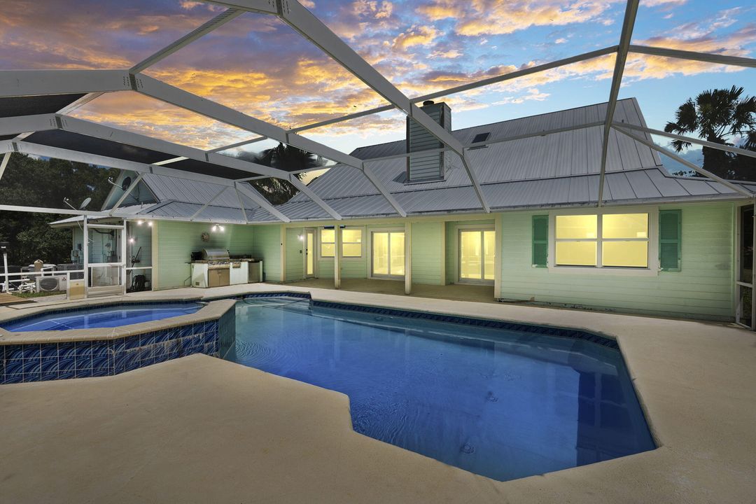 For Sale: $1,490,000 (4 beds, 2 baths, 3000 Square Feet)