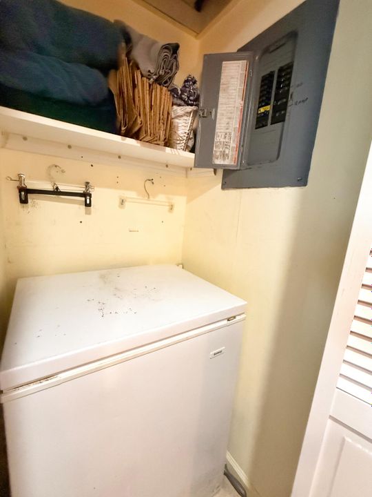 Active With Contract: $289,900 (2 beds, 2 baths, 1363 Square Feet)