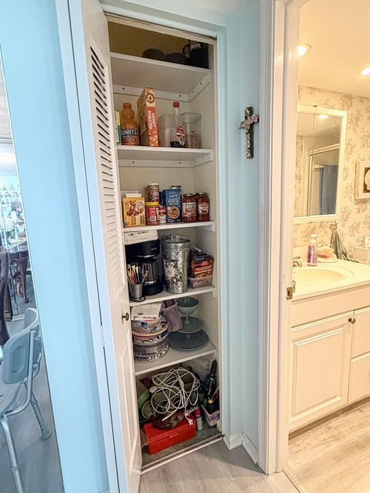 Active With Contract: $289,900 (2 beds, 2 baths, 1363 Square Feet)