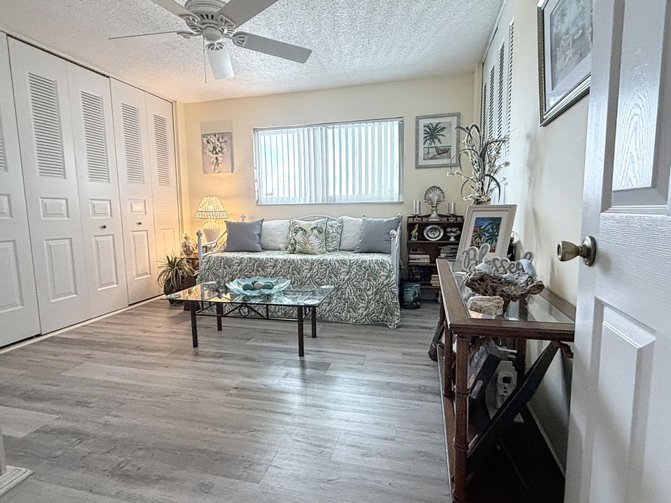 Active With Contract: $289,900 (2 beds, 2 baths, 1363 Square Feet)