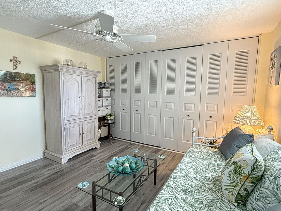 Active With Contract: $289,900 (2 beds, 2 baths, 1363 Square Feet)