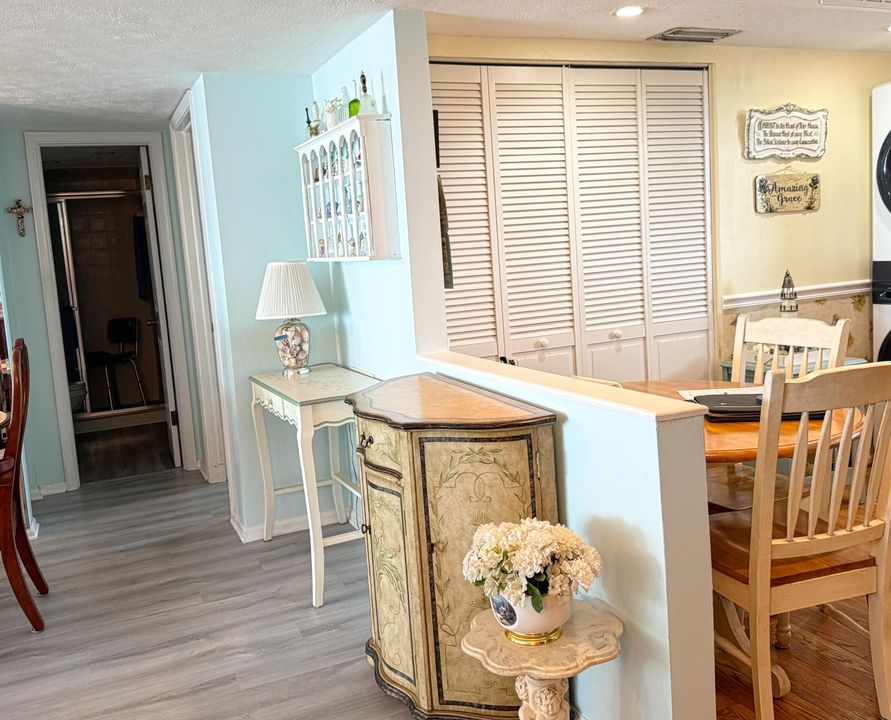 Active With Contract: $289,900 (2 beds, 2 baths, 1363 Square Feet)