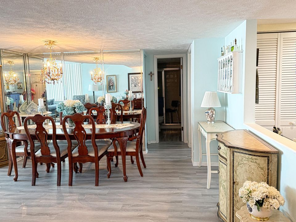 Active With Contract: $289,900 (2 beds, 2 baths, 1363 Square Feet)