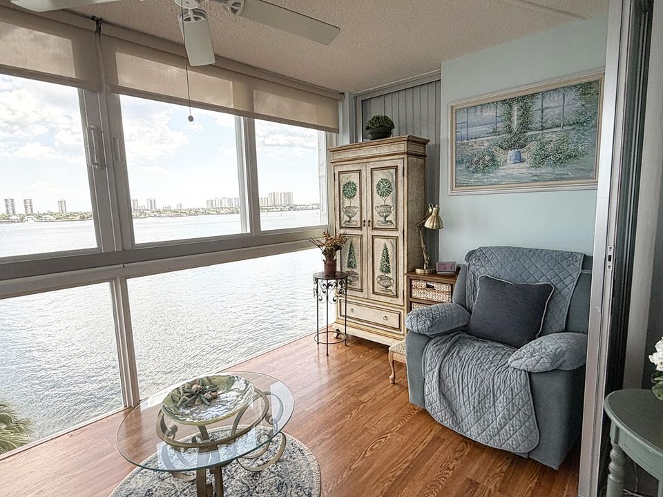 Active With Contract: $289,900 (2 beds, 2 baths, 1363 Square Feet)