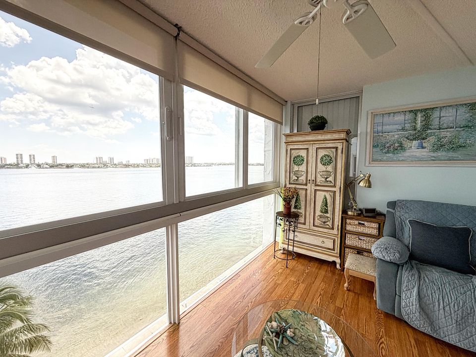 Active With Contract: $289,900 (2 beds, 2 baths, 1363 Square Feet)