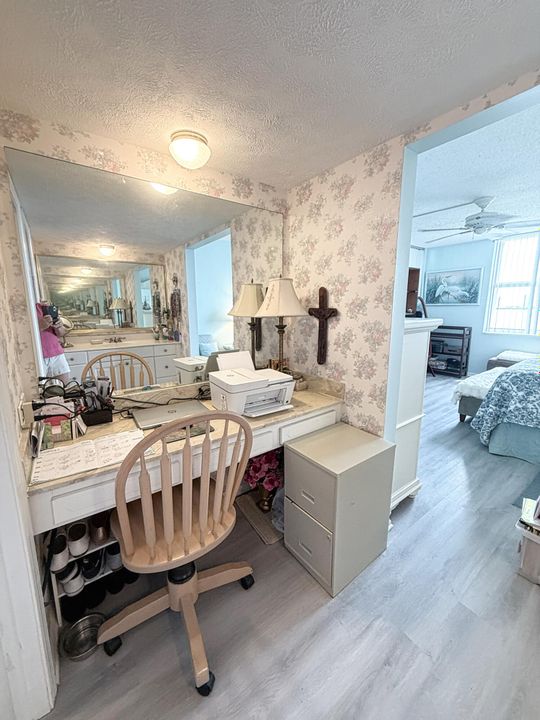 Active With Contract: $289,900 (2 beds, 2 baths, 1363 Square Feet)