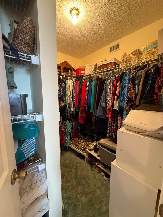 Active With Contract: $289,900 (2 beds, 2 baths, 1363 Square Feet)