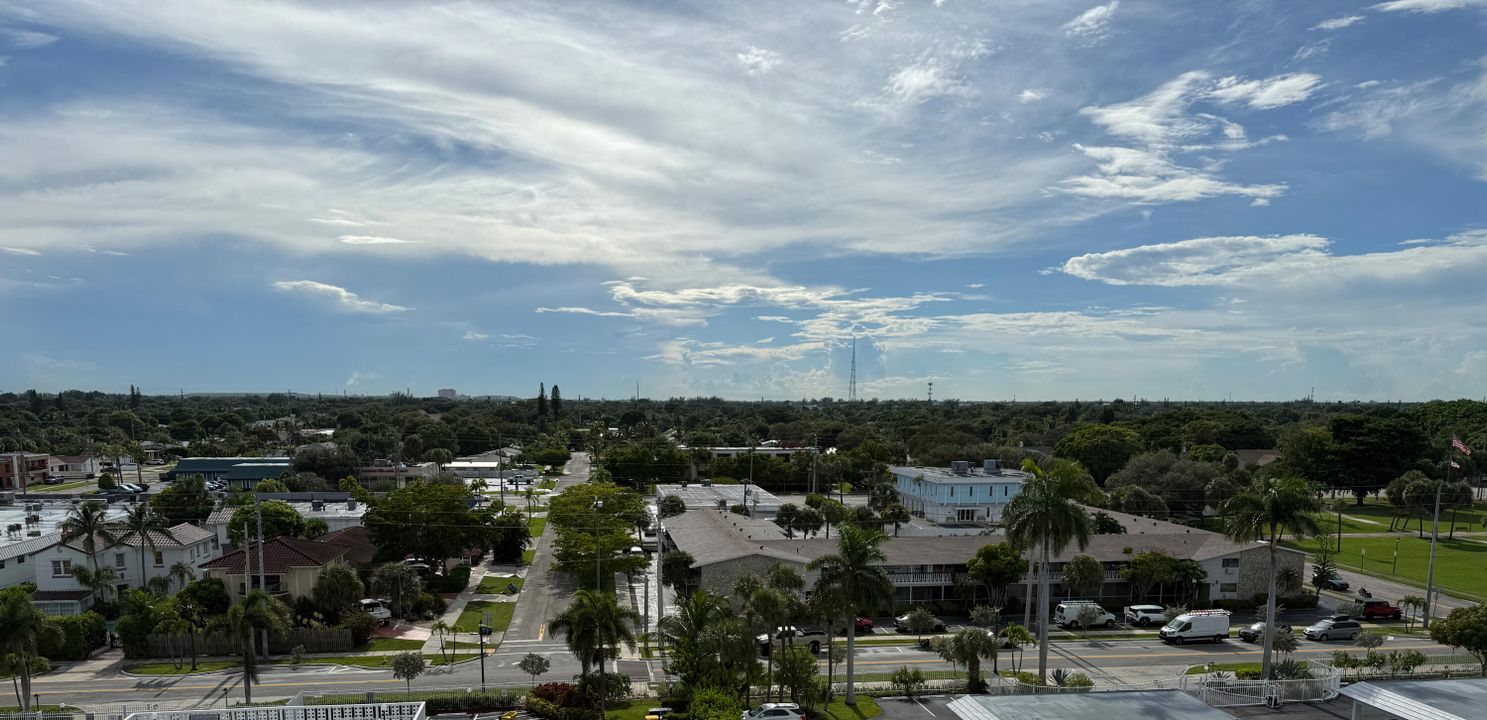 Active With Contract: $289,900 (2 beds, 2 baths, 1363 Square Feet)