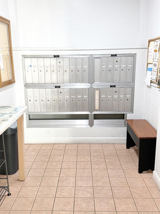 Active With Contract: $289,900 (2 beds, 2 baths, 1363 Square Feet)