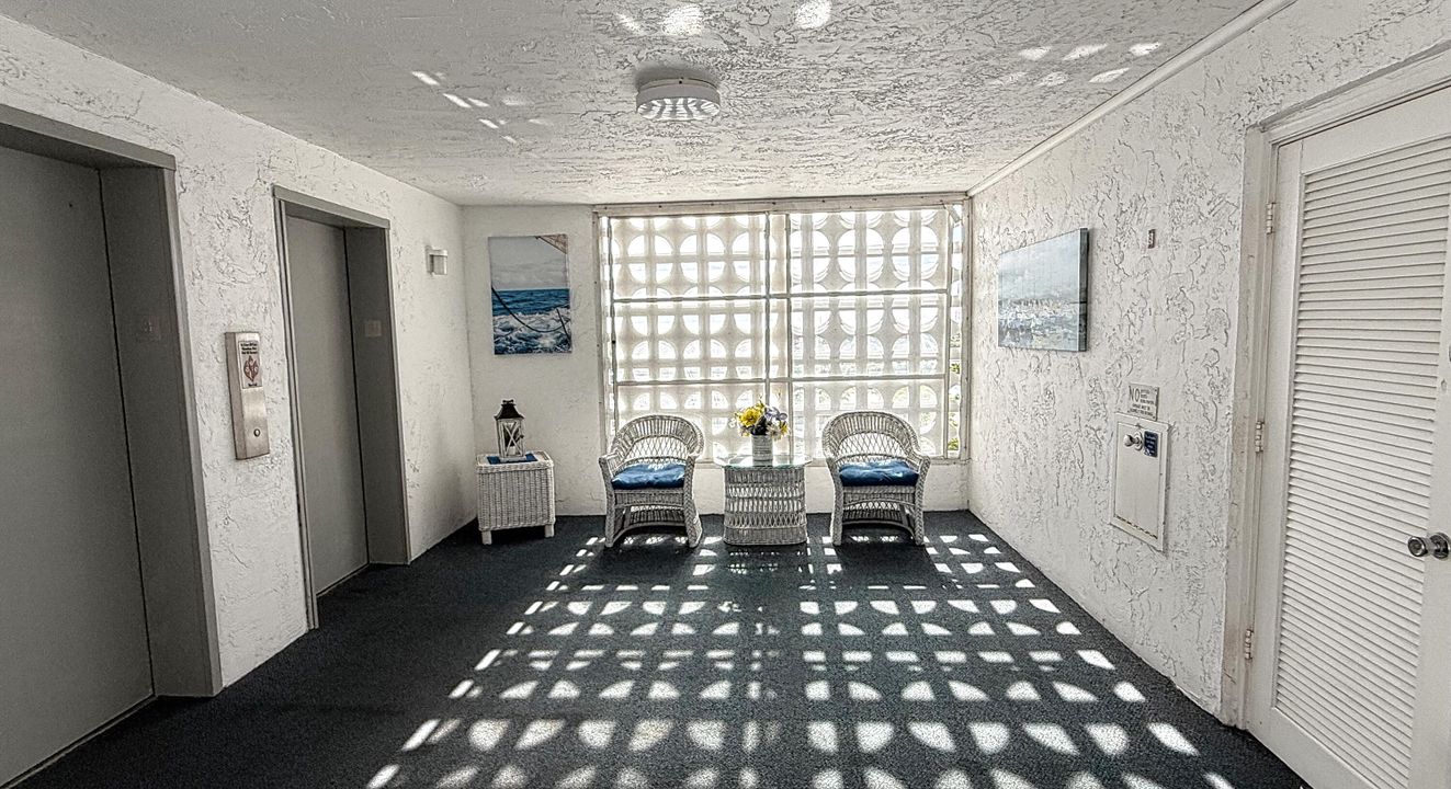 Active With Contract: $289,900 (2 beds, 2 baths, 1363 Square Feet)