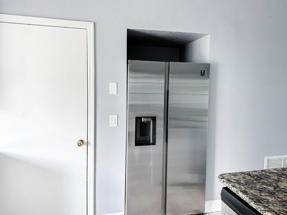 出租: $2,000 (3 贝兹, 2 浴室, 1404 平方英尺)