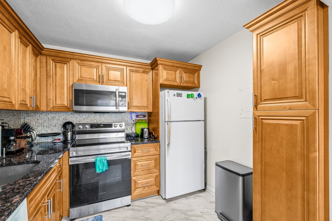 待售: $70,000 (1 贝兹, 1 浴室, 760 平方英尺)