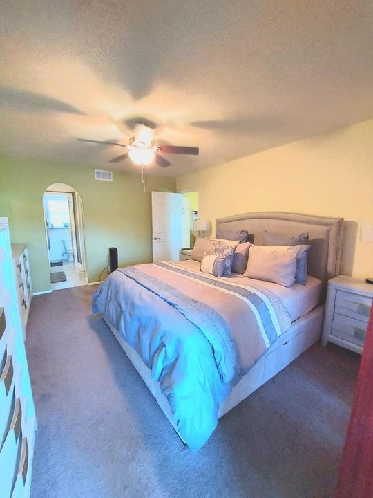 For Sale: $89,900 (1 beds, 1 baths, 660 Square Feet)
