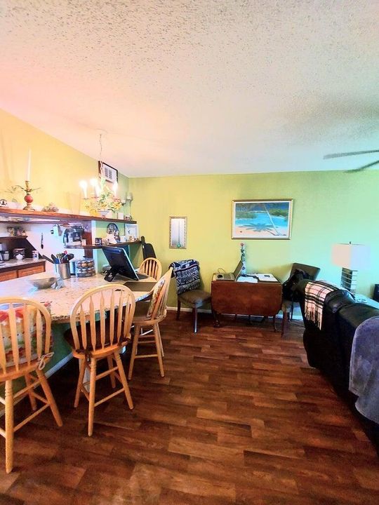 For Sale: $89,900 (1 beds, 1 baths, 660 Square Feet)